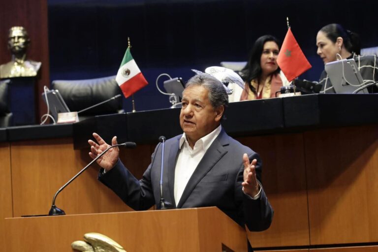 Higinio Martínez regresa al senado